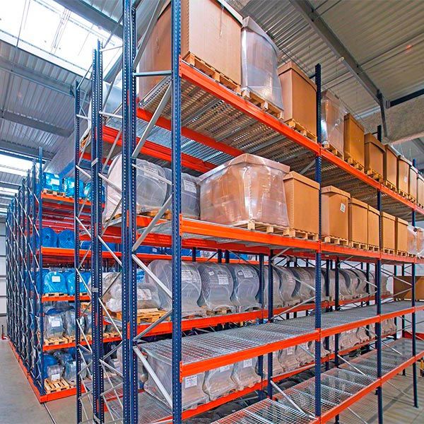Pallet Rack Beam Pair with Wire Decking